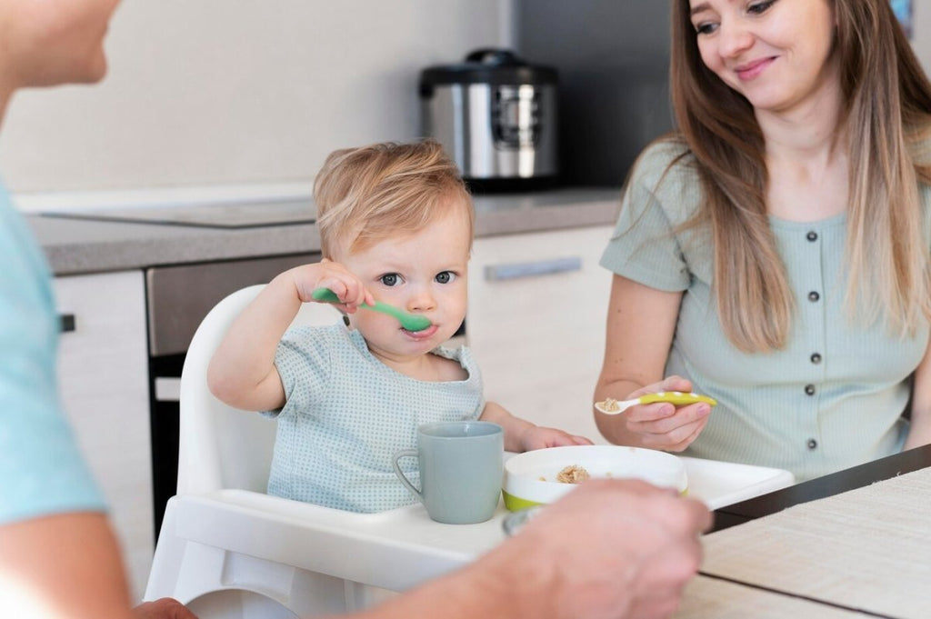 Guide to Feeding Your Baby in the First Six Months - Wolfie Kids